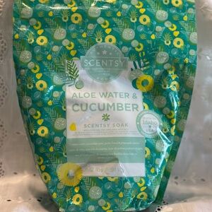 SCENTSY ALOE WATER & CUCUMBER SOAK. NIP